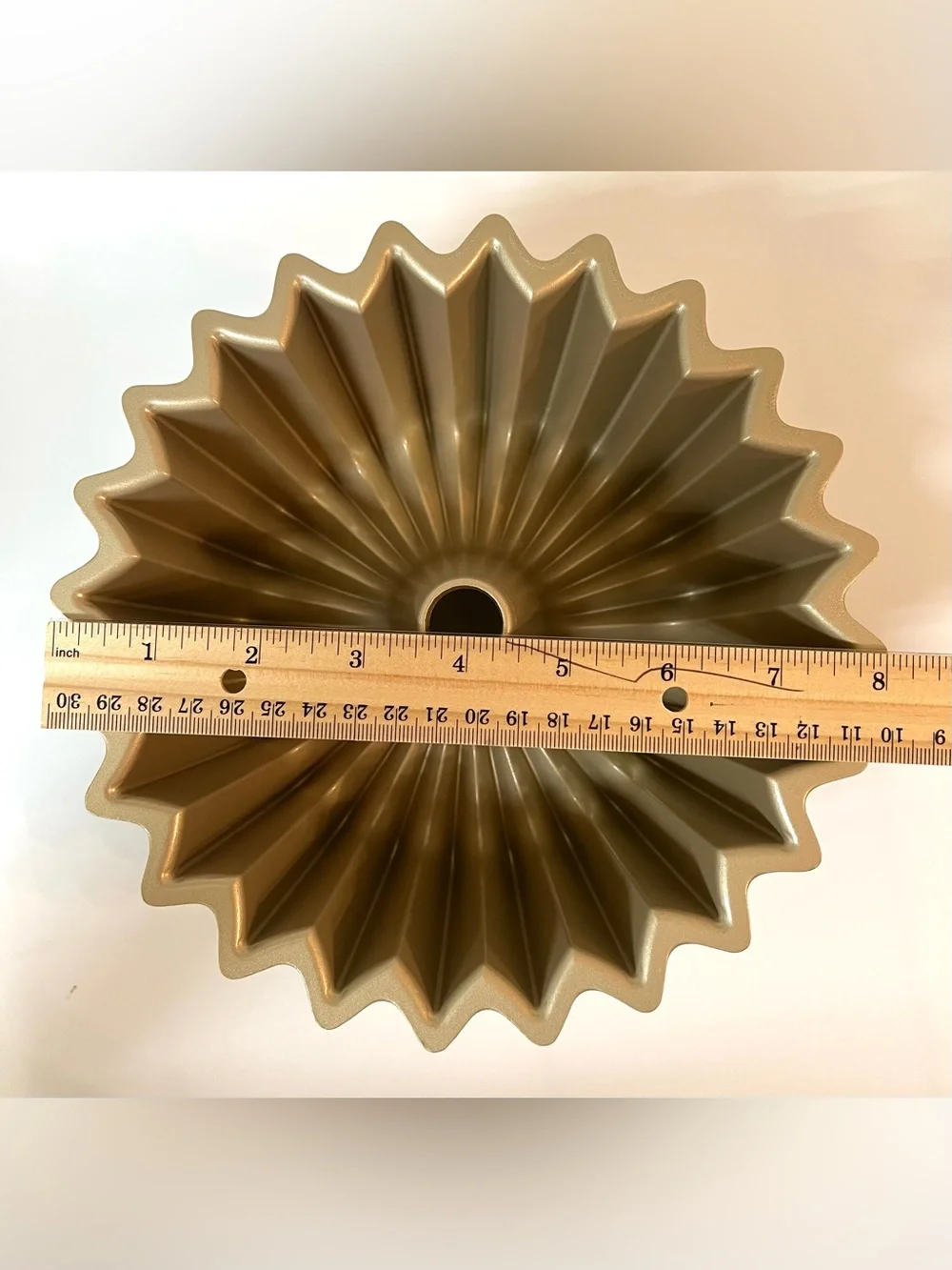 Nordic Ware Brilliance Bundt Cake Cast Aluminum Pan Gold Finish 5 Cups USA 8 in